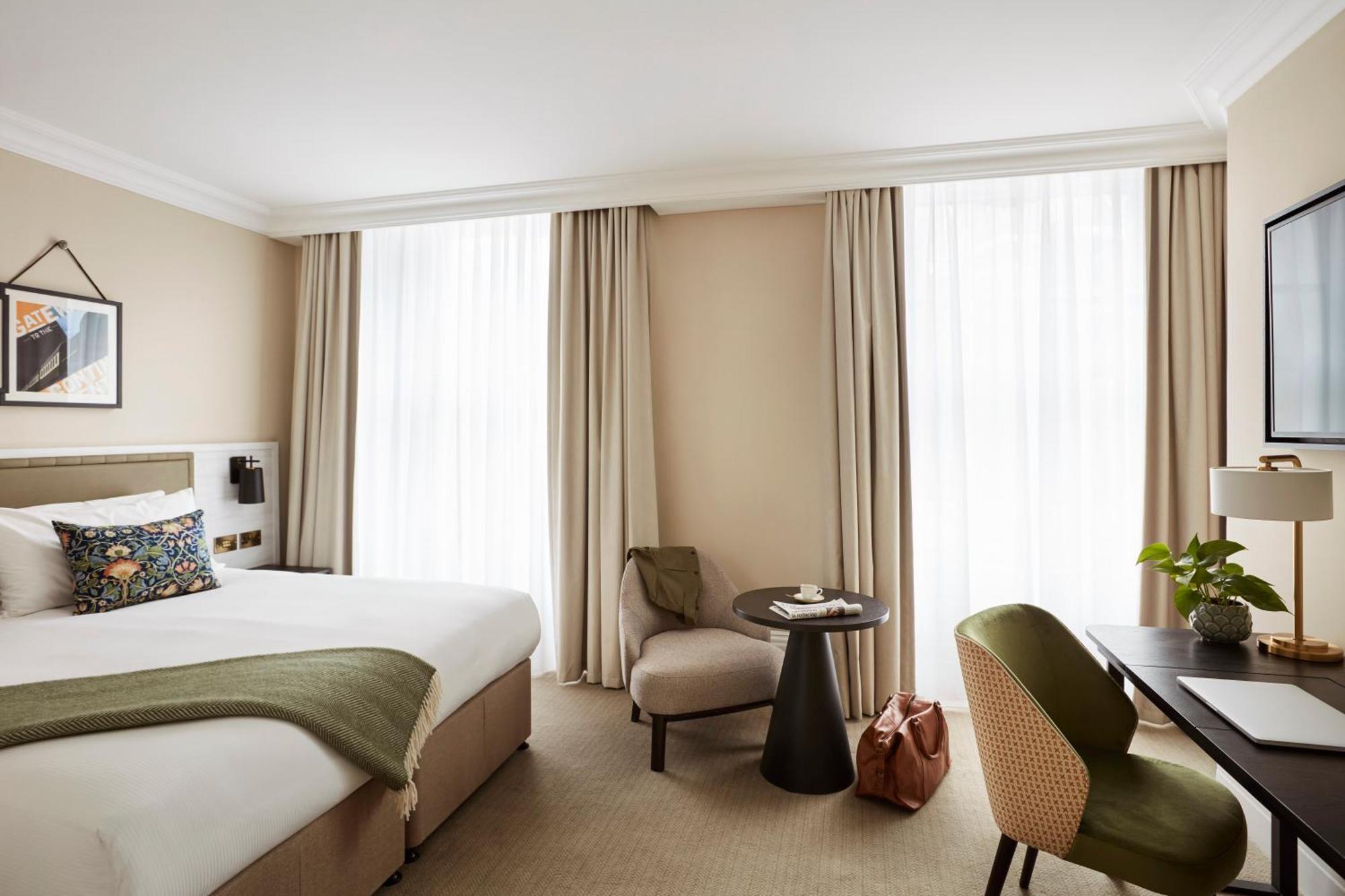 Deluxe King Room,943418140:JPEG