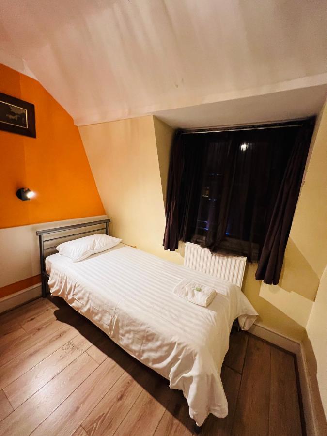 Camera Singola con Bagno Privato