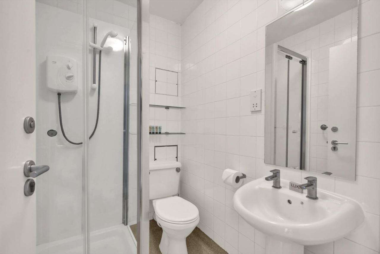 Tweepersoonskamer met Gedeelde Badkamer