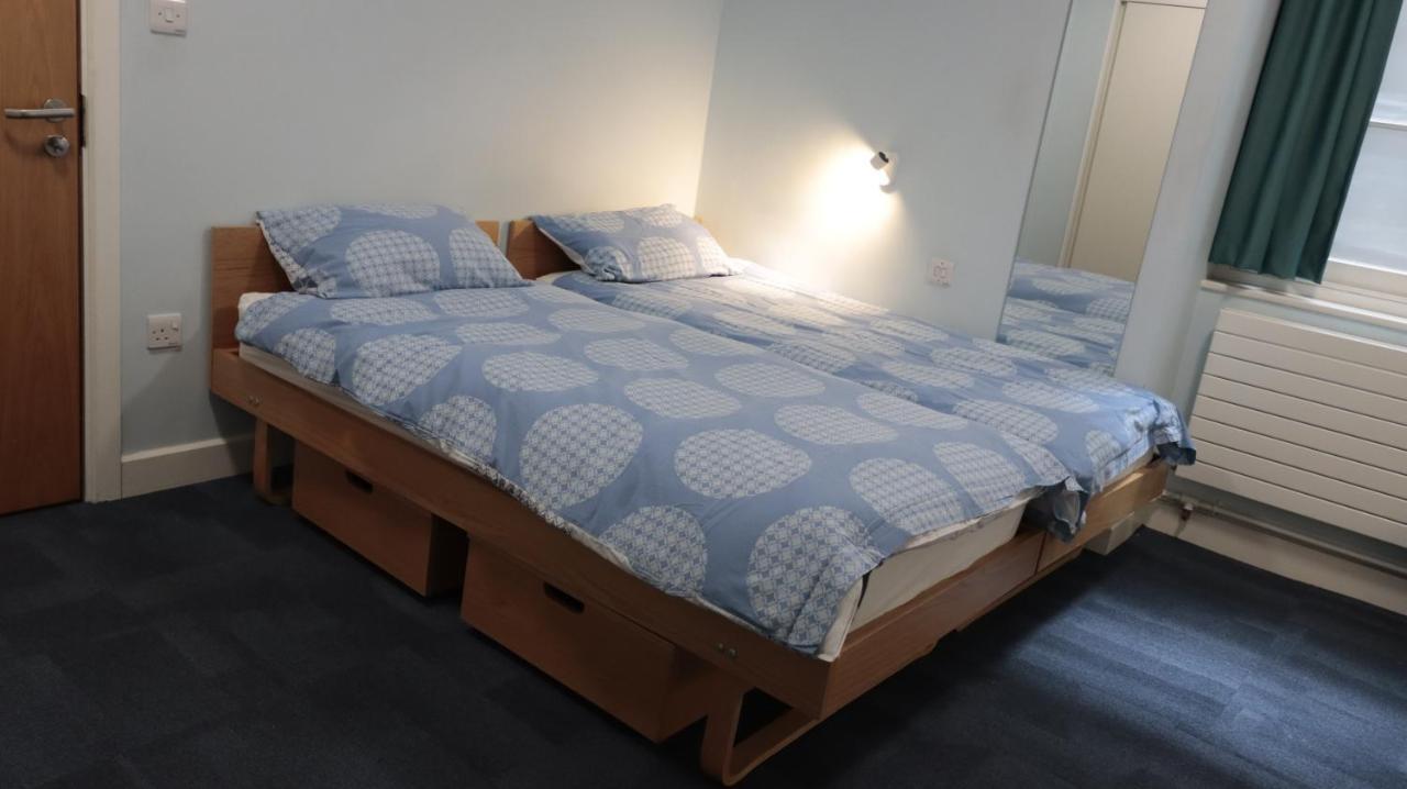 Zweibettzimmer mit eigenem Bad
