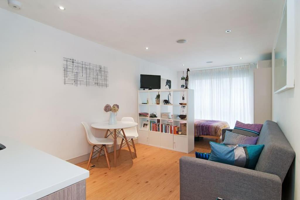 One-Bedroom Apartment,1495758913:JPEG