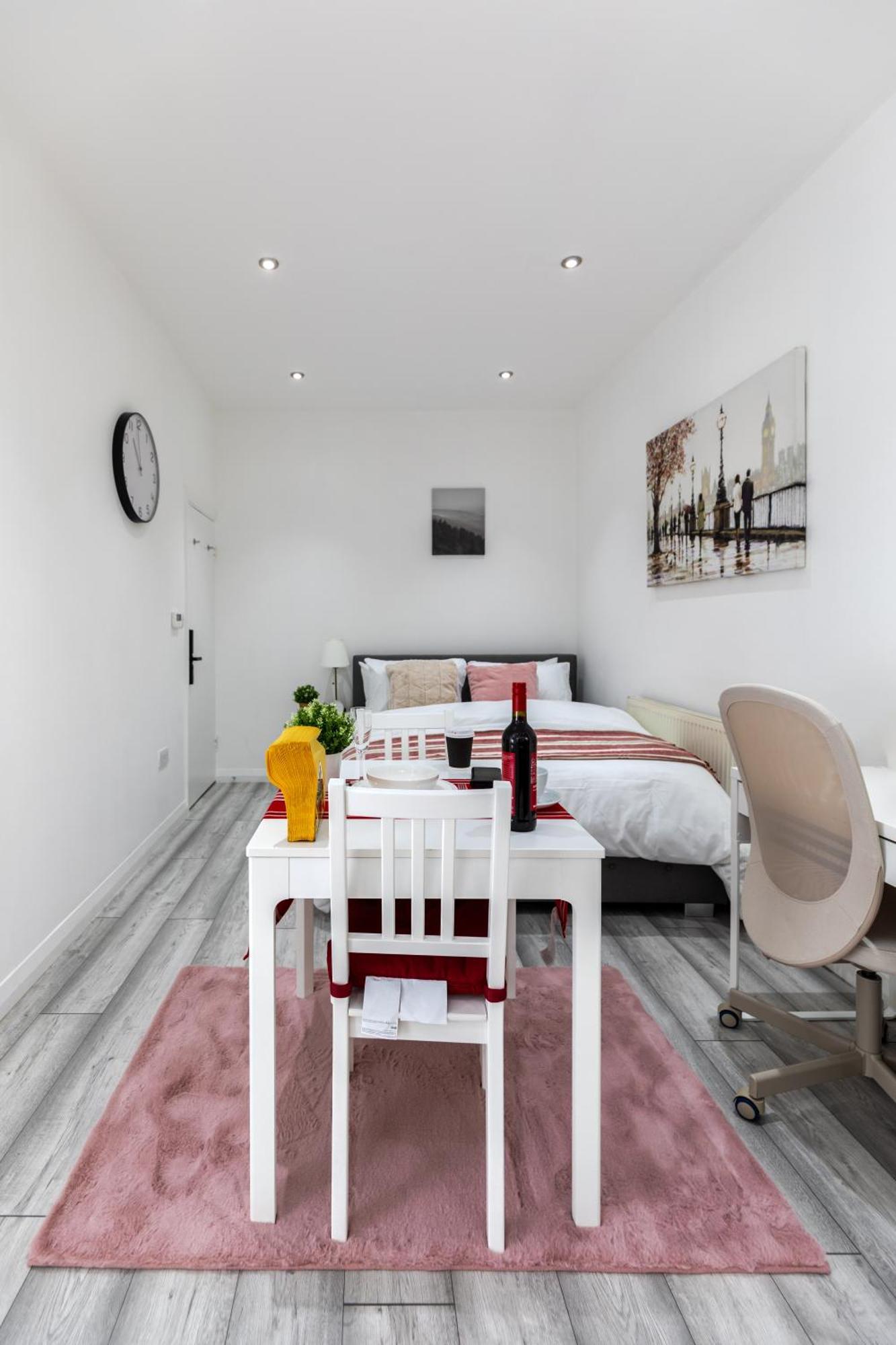 Studio Apartment with King Bed