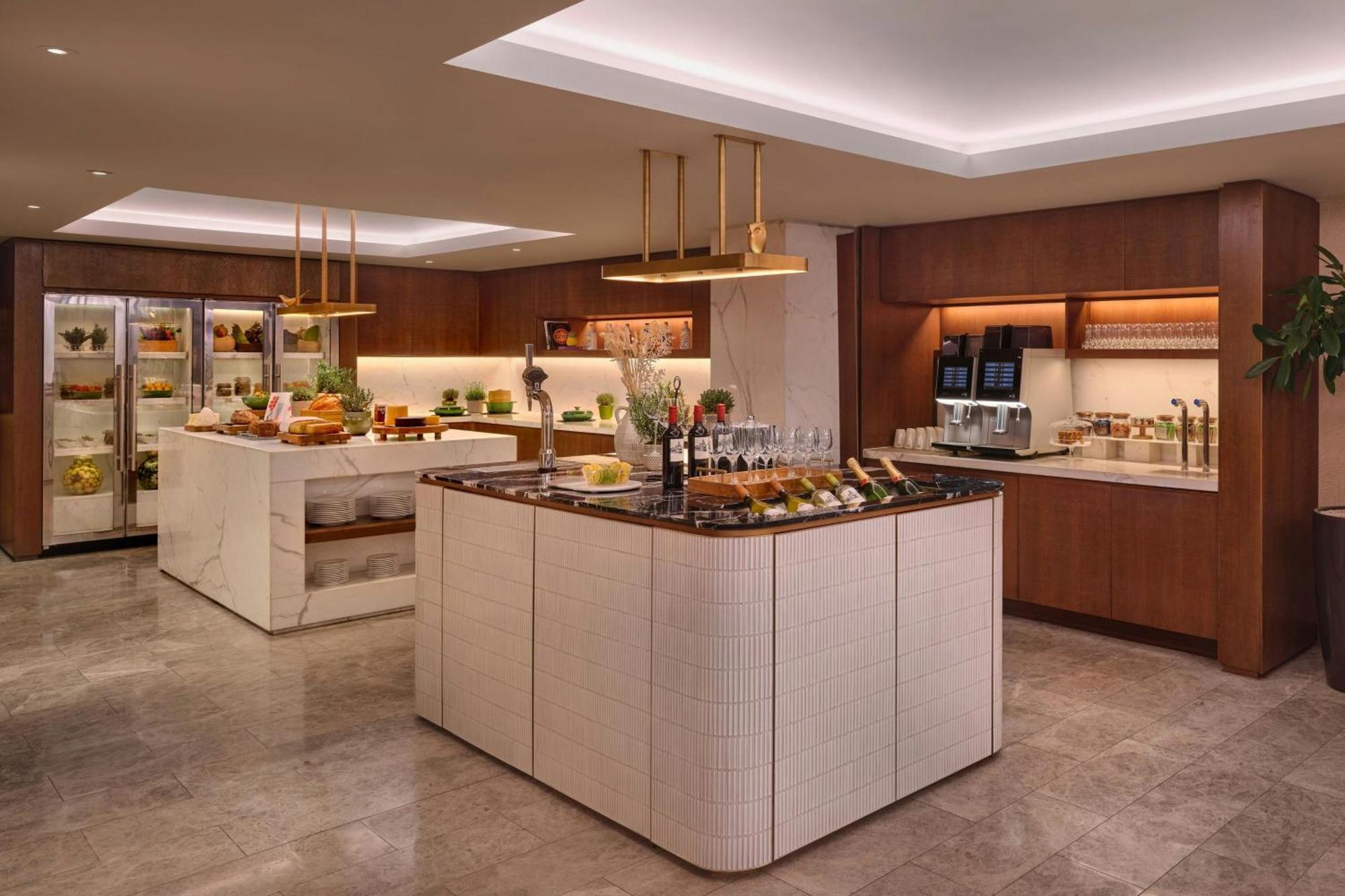 Executive Zimmer mit Kingsize-Bett und Zugang zur Executive Lounge