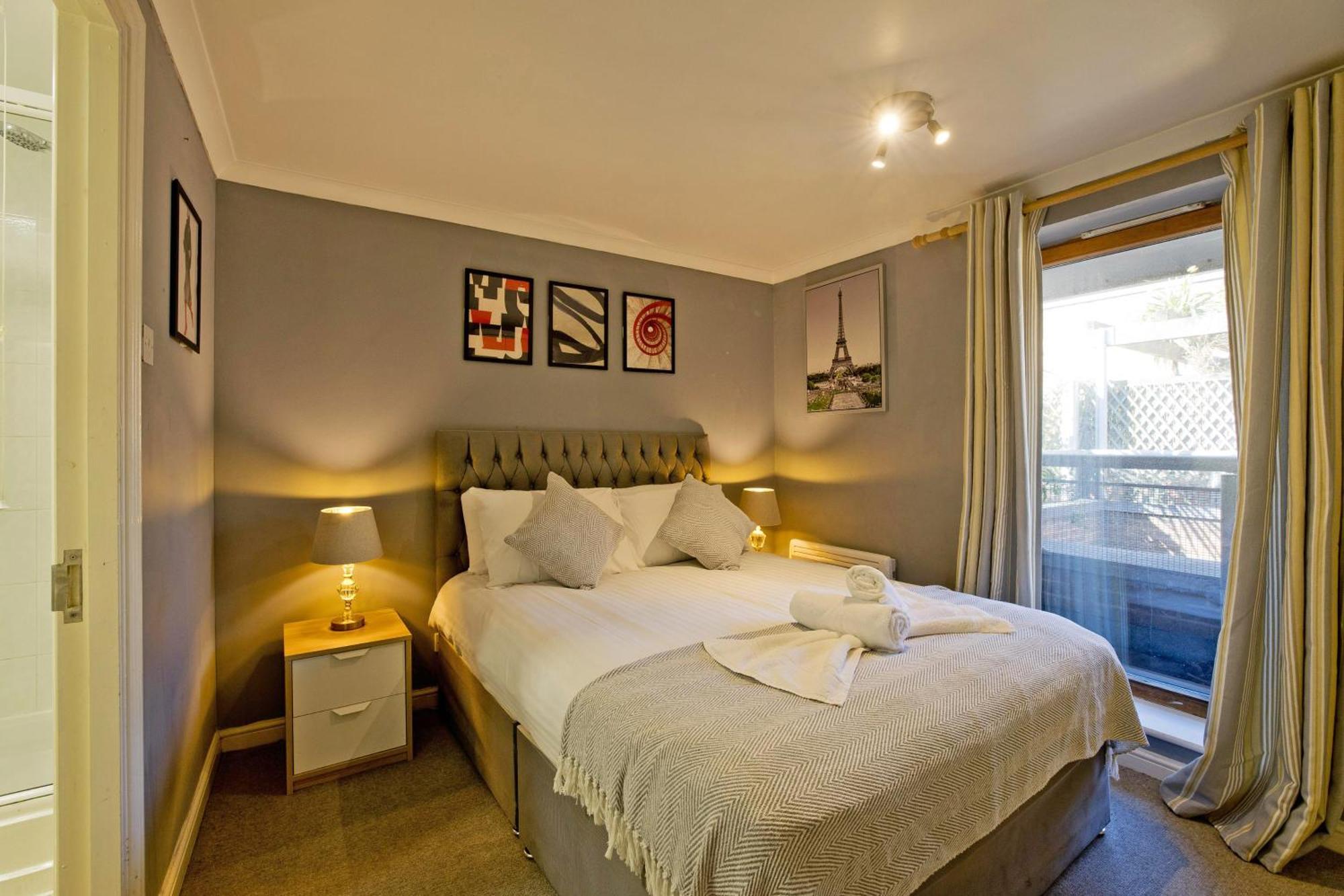 Appartamento con 2 Camere da Letto e Balcone