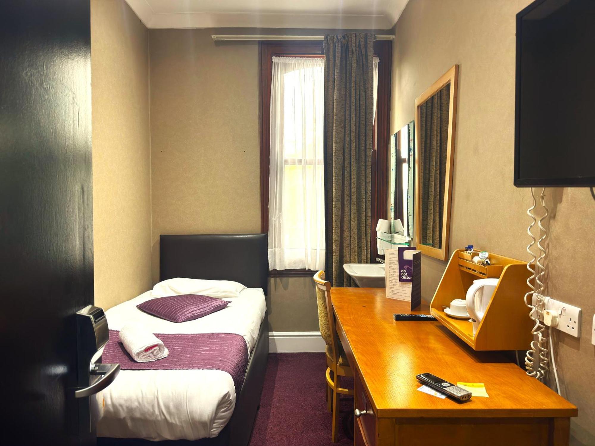 Single Room with Shared Bathroom