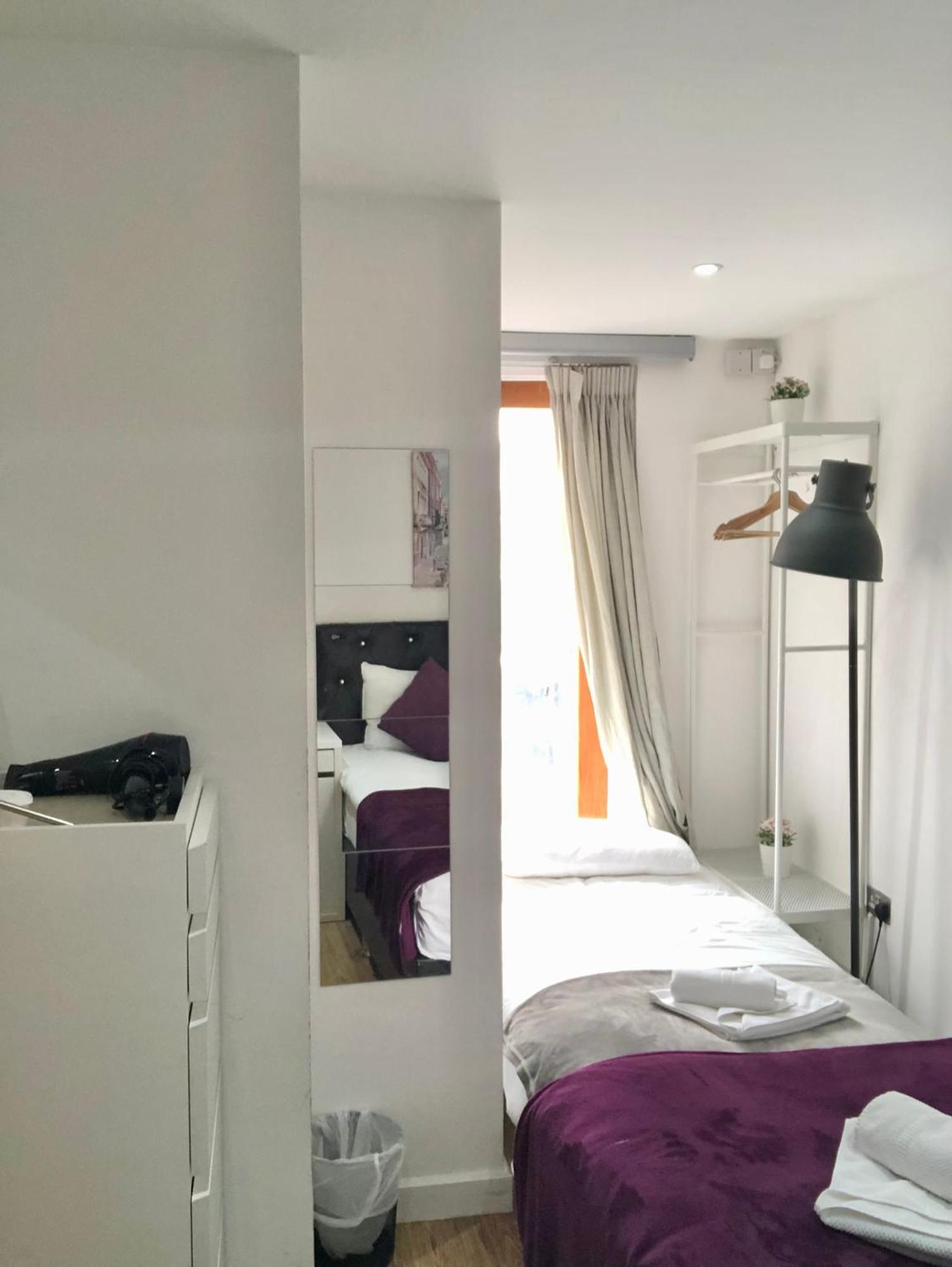 Dreibettzimmer mit Gemeinschaftsbad