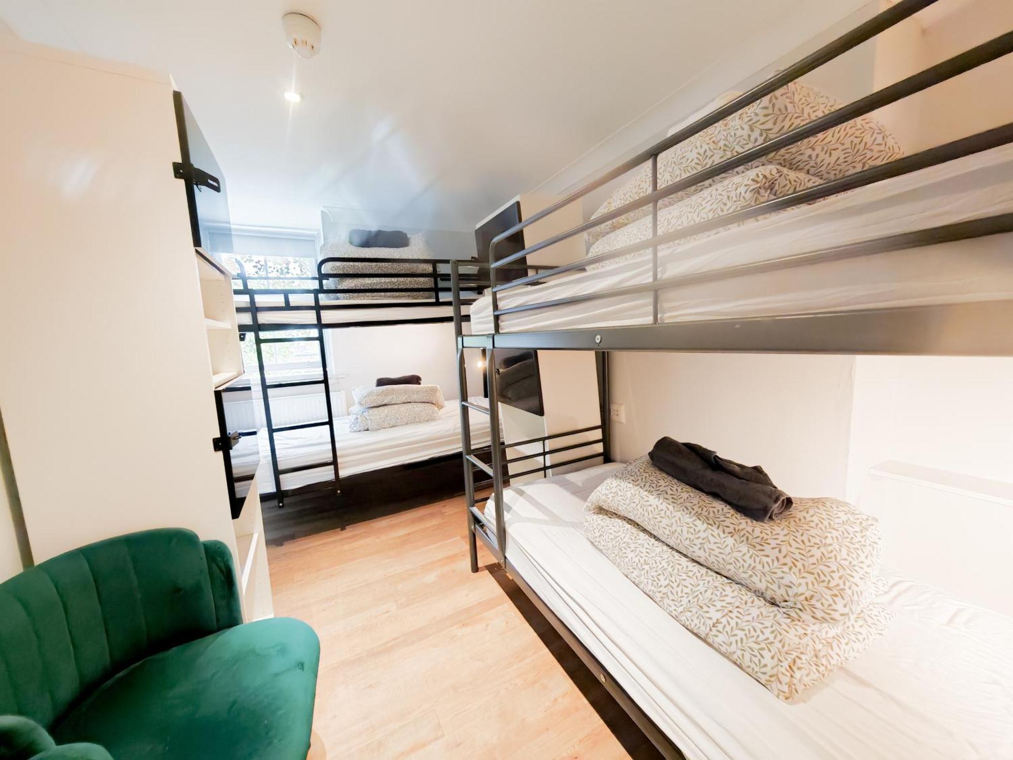 4-Bed Mixed Dormitory Room,1742928343:JPEG
