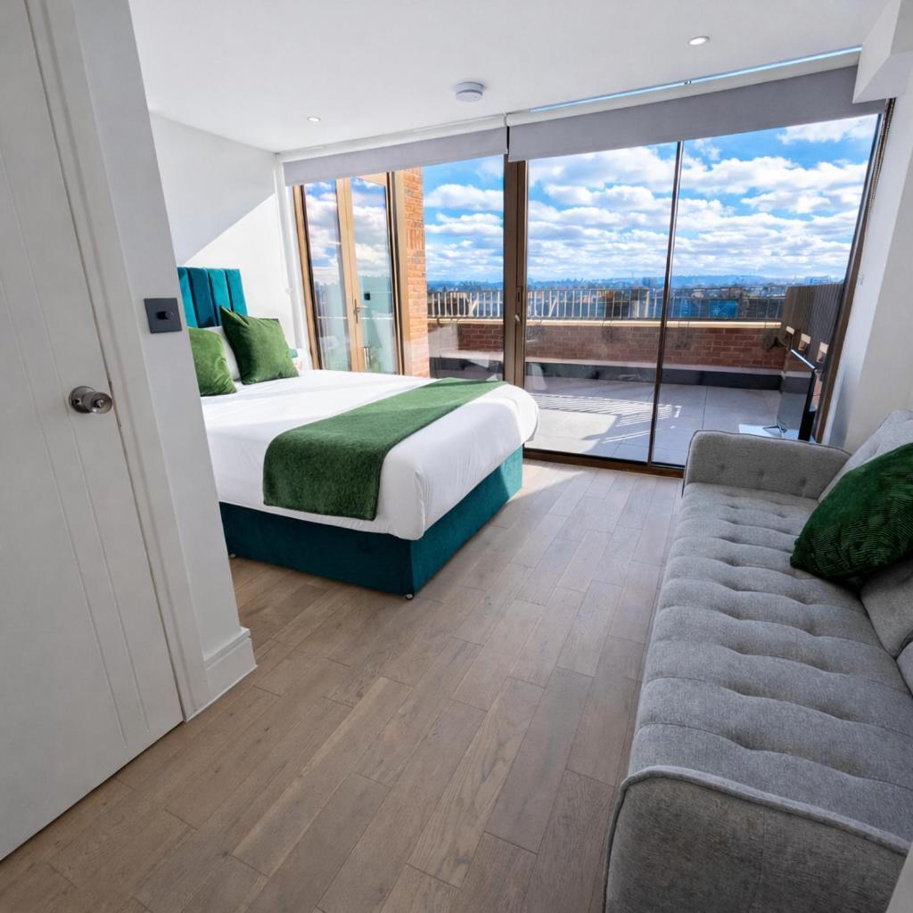 Triple Room with City View