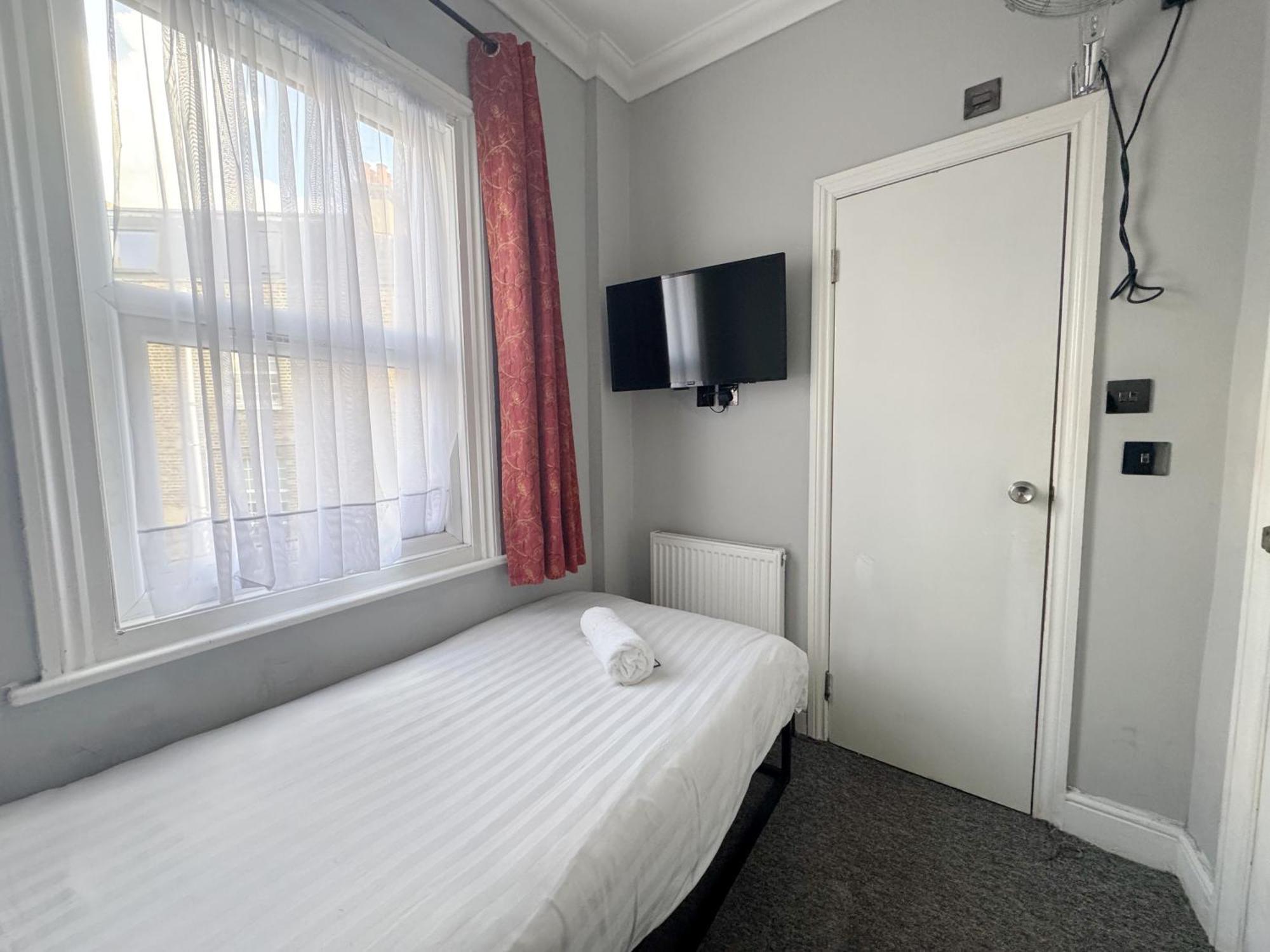 Single Room,1765581289:JPEG