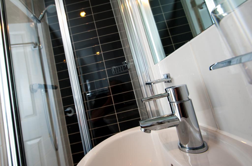 Tweepersoonskamer met Gedeeld Toilet