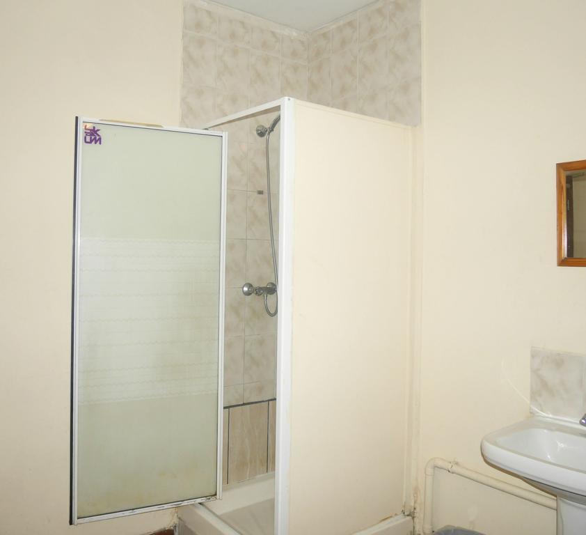 Posto Letto in Dormitorio Misto con 8 Letti