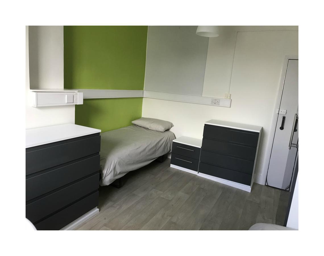 Single Bed Male Dormitory Room,643715367:JPEG