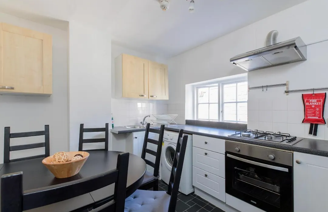 Stylish Stays By Russel Square-1