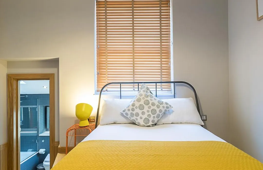 Stylish Stays By Russel Square-1