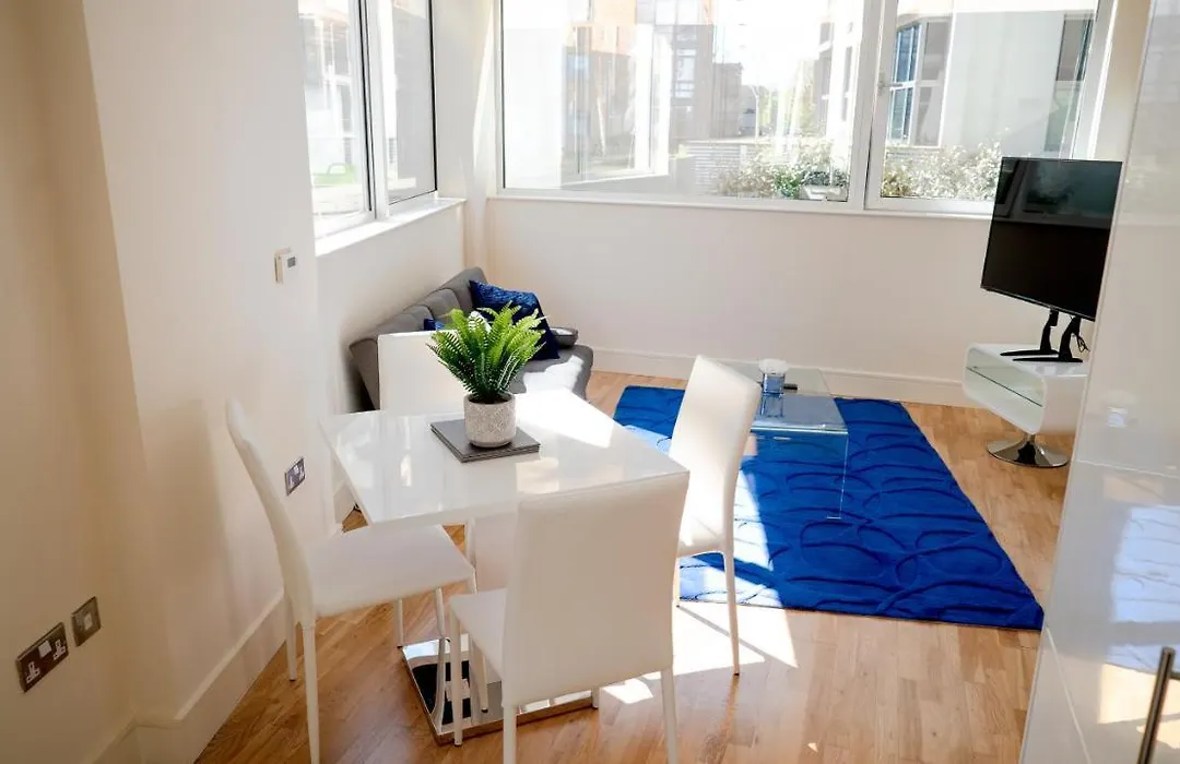 Stylish Canary Wharf Flat Fast Wifi-1