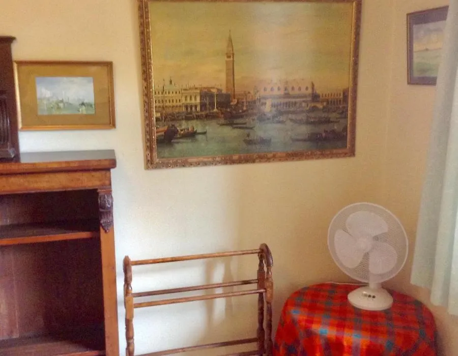 Chez Guinevere-1