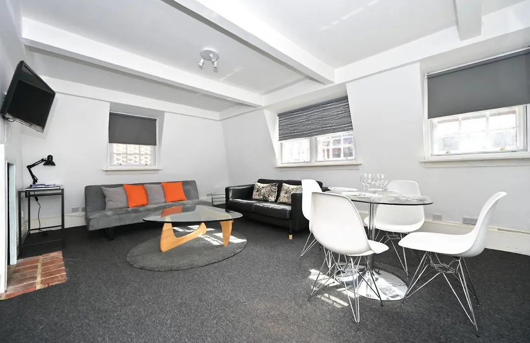 Soho, Piccadilly & Chinatown - Two Bedroom & Two Double Beds Apartment-1