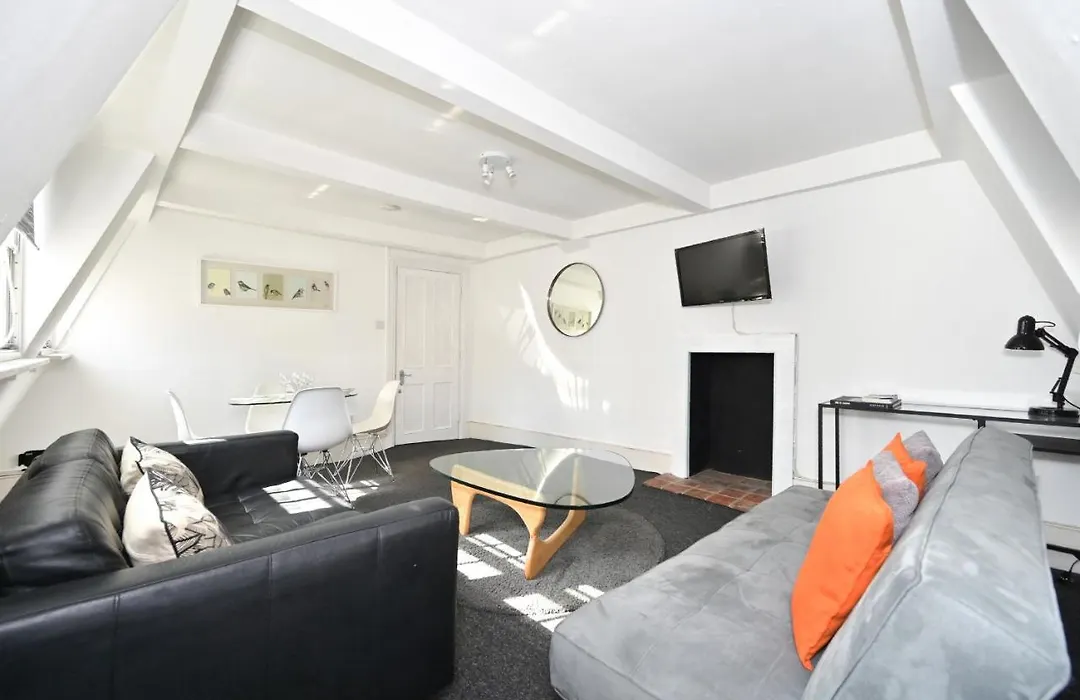 Soho, Piccadilly & Chinatown - Two Bedroom & Two Double Beds Apartment-1
