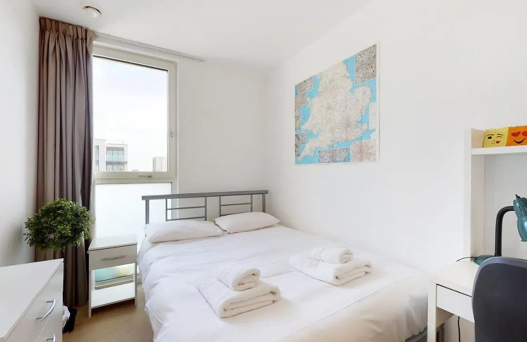 Lovely 2 Bedroom Flat With Balcony In Stratford-1