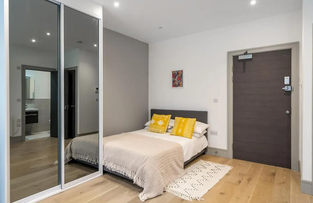 Modern London City Apartment - Victoria Line-1