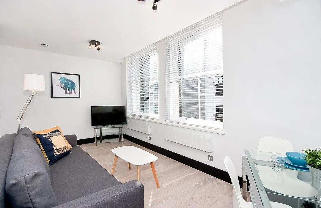 Heinze Flat 402 - One Bedroom Fourth Floor Flat By City Living London-1
