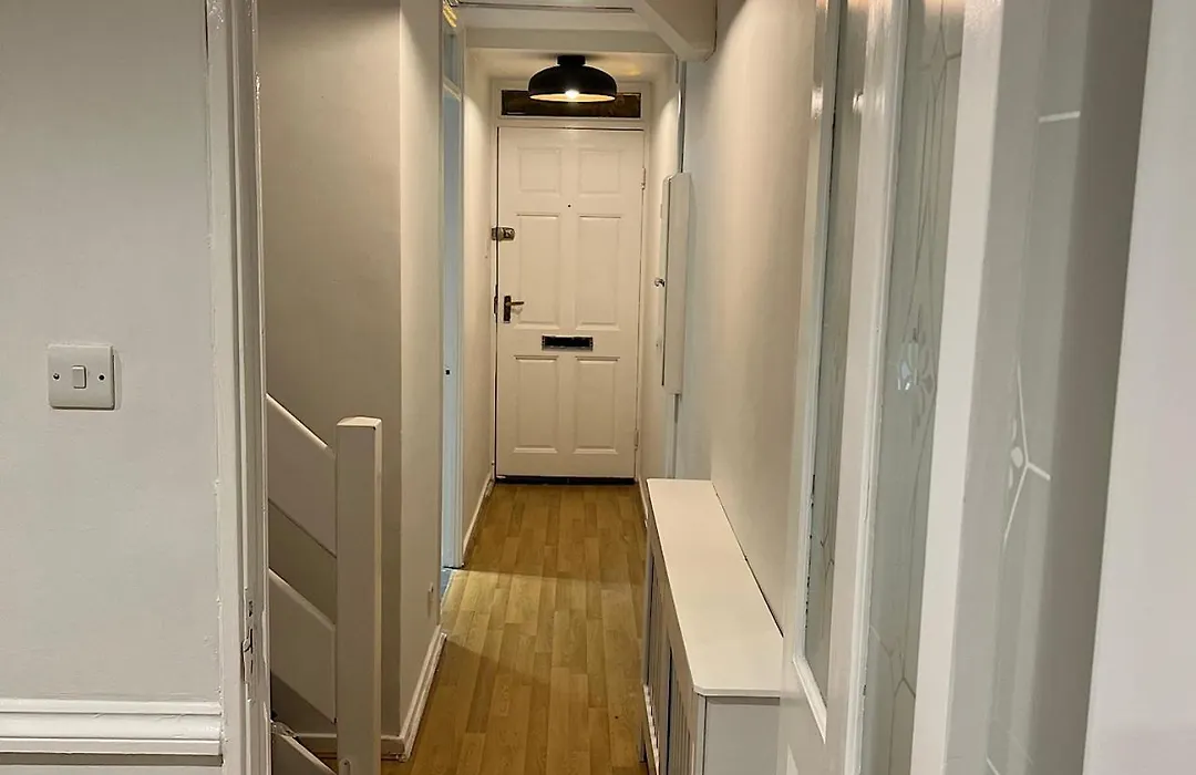 Lovely 2 Bedroom Apartment With Parking Space-1