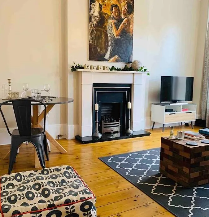 Luxury Fulham Flat With 5* Touches Nr River Thames-1