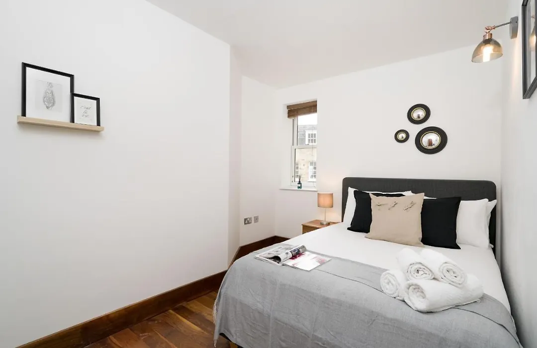 Best Location 2 Bedr, 3 Beds, Covent Grdn, China Town-1