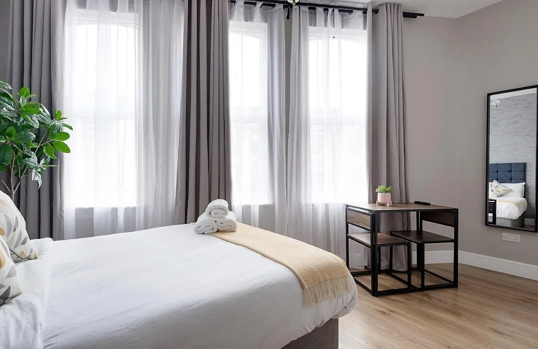 Kilburn City Suites-1