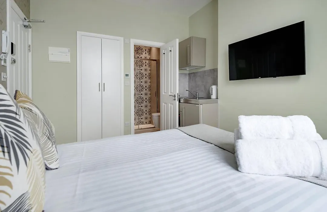 Kilburn City Suites-1