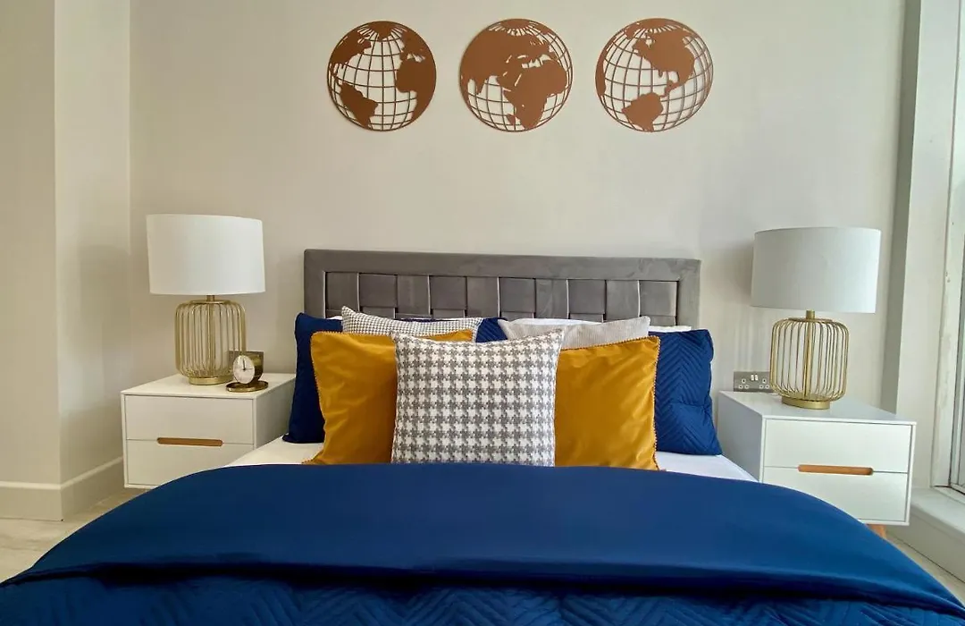 Perfect Central Location- 5 Minutes From Tower Bridge ! 8 Minutes Walk From Tube-1