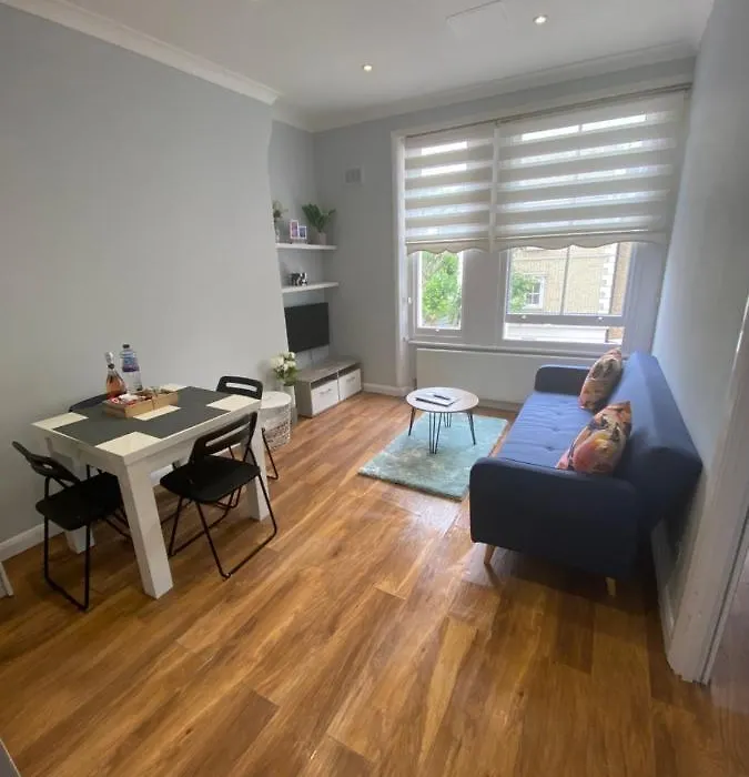 Stunning 2 Bed Flat In Ladbroke Grove-1