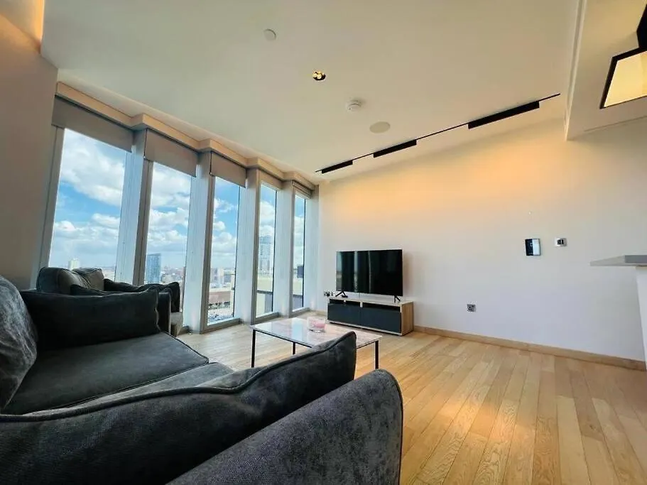Manhattan Loft Gardens, Stratford E20-1