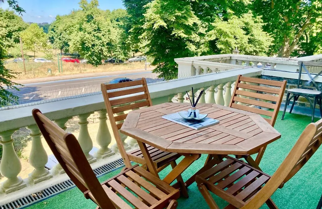 Large 2 Beds Flat Overlooking Clapham Common Park-1