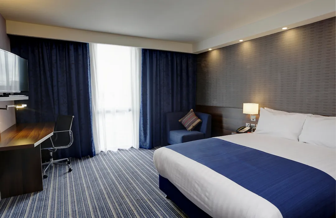 Holiday Inn Express London - Excel By Ihg-1