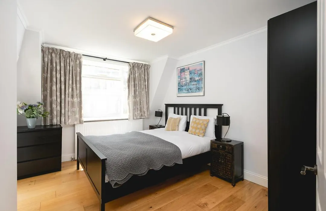 Penthousestays Notting Hill - Spacious 3 Bedroom King Bed Apartment - Near Portobello Road & Kensington High Street-1