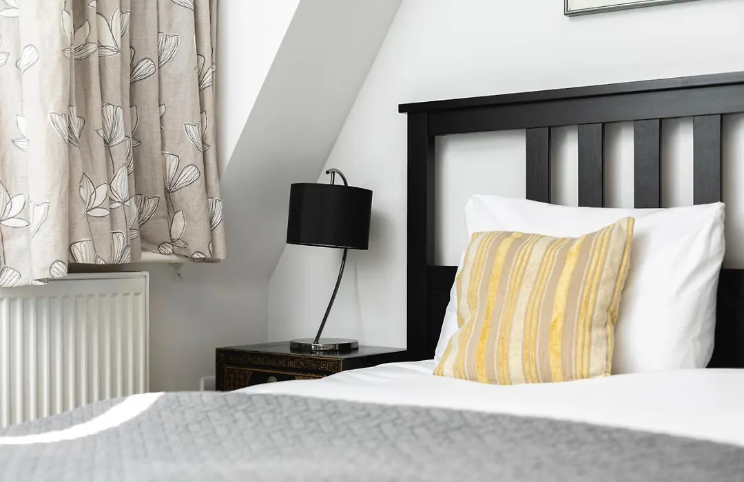 Penthousestays Notting Hill - Spacious 3 Bedroom King Bed Apartment - Near Portobello Road & Kensington High Street-1