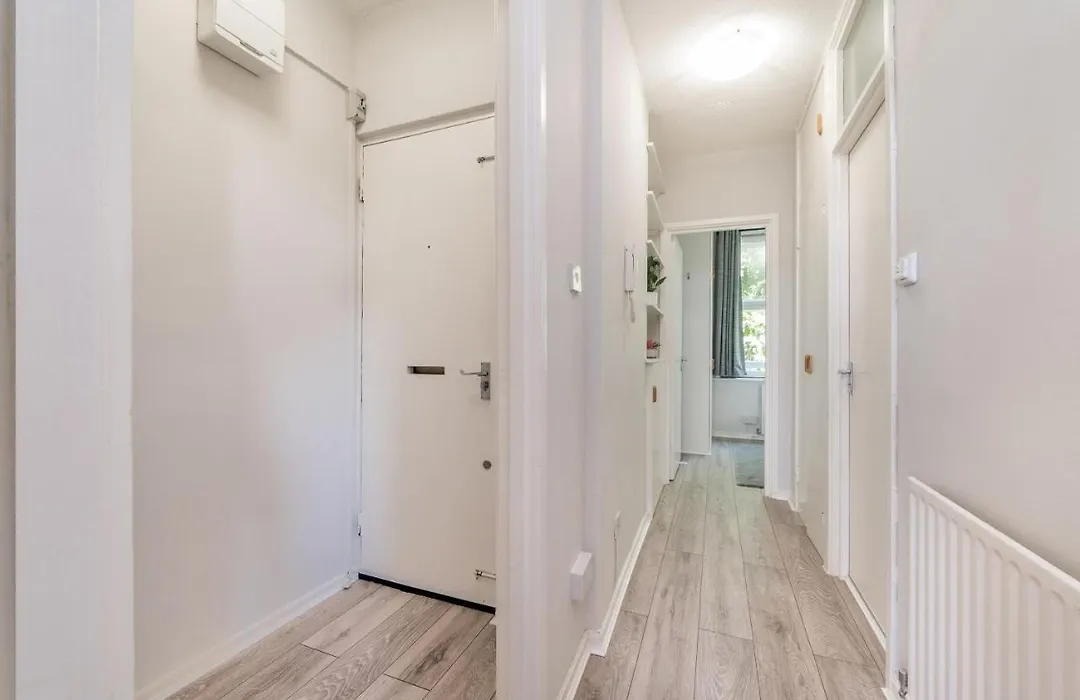 Lovely 1 Bedroom Apartment In Waterloo-1