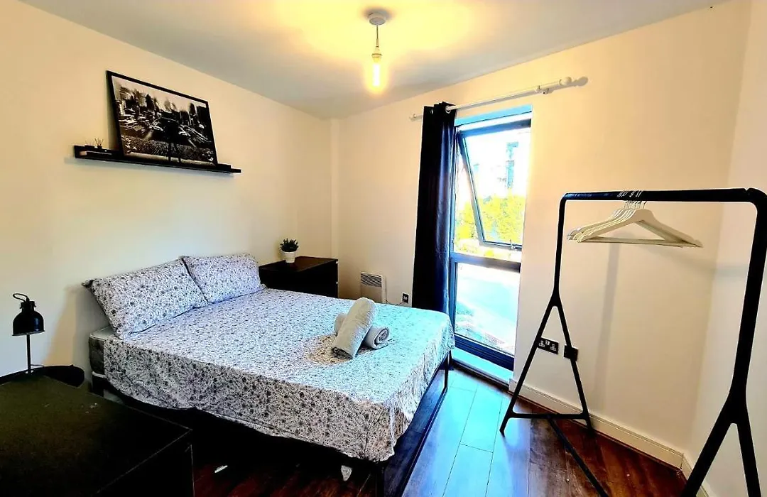 Lovely 5 Sleeper Flat - Upper Clapton-1