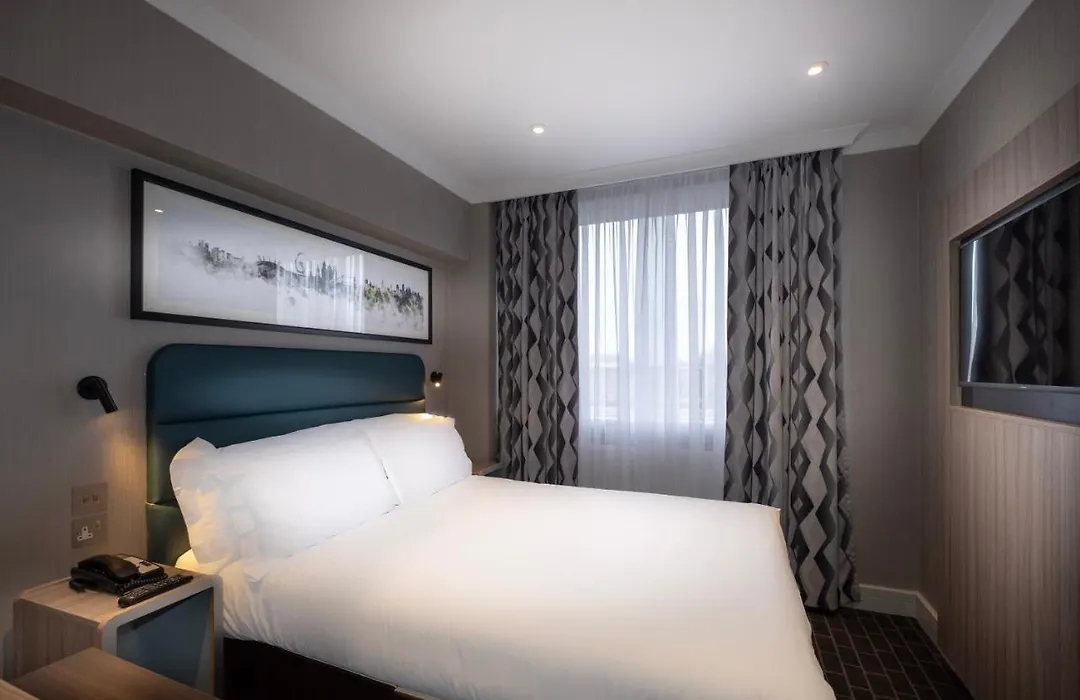 City Sleeper At Royal National Hotel-1