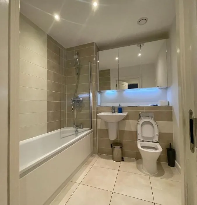 Amazing Apartment Moments Away From The Heart Of London-1