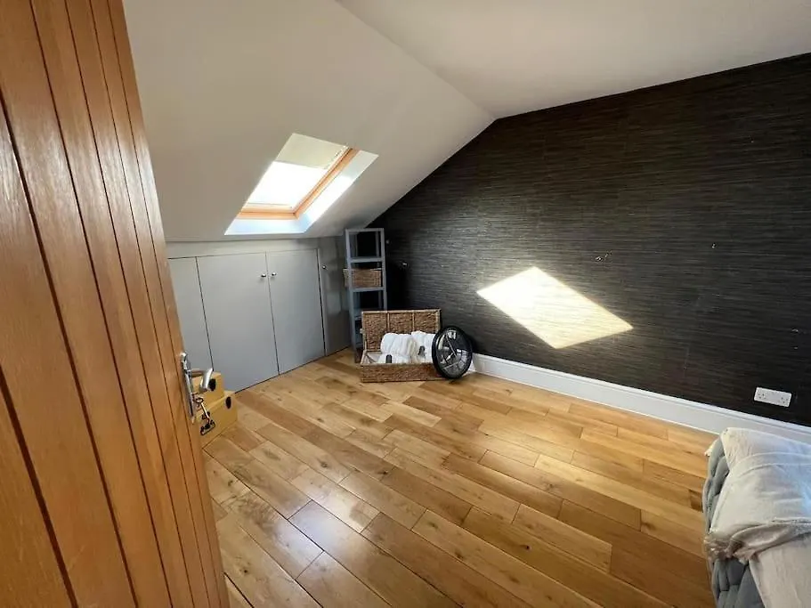Lovely Two Bed Flat-1