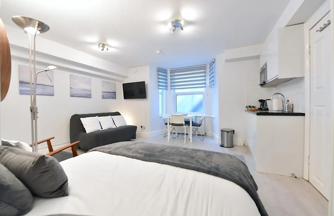 Stylish Studios by Luxestays Shepherds Bush-1