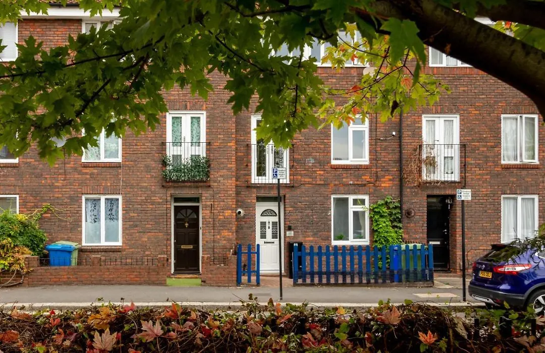London Bridge 3 Bedroom House With Reception Room, Office And Private Garden-1