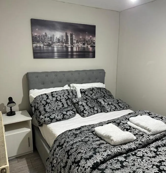 Beautiful Hoe Street First Floor One Bedroom Apartment B Walthamstow-1