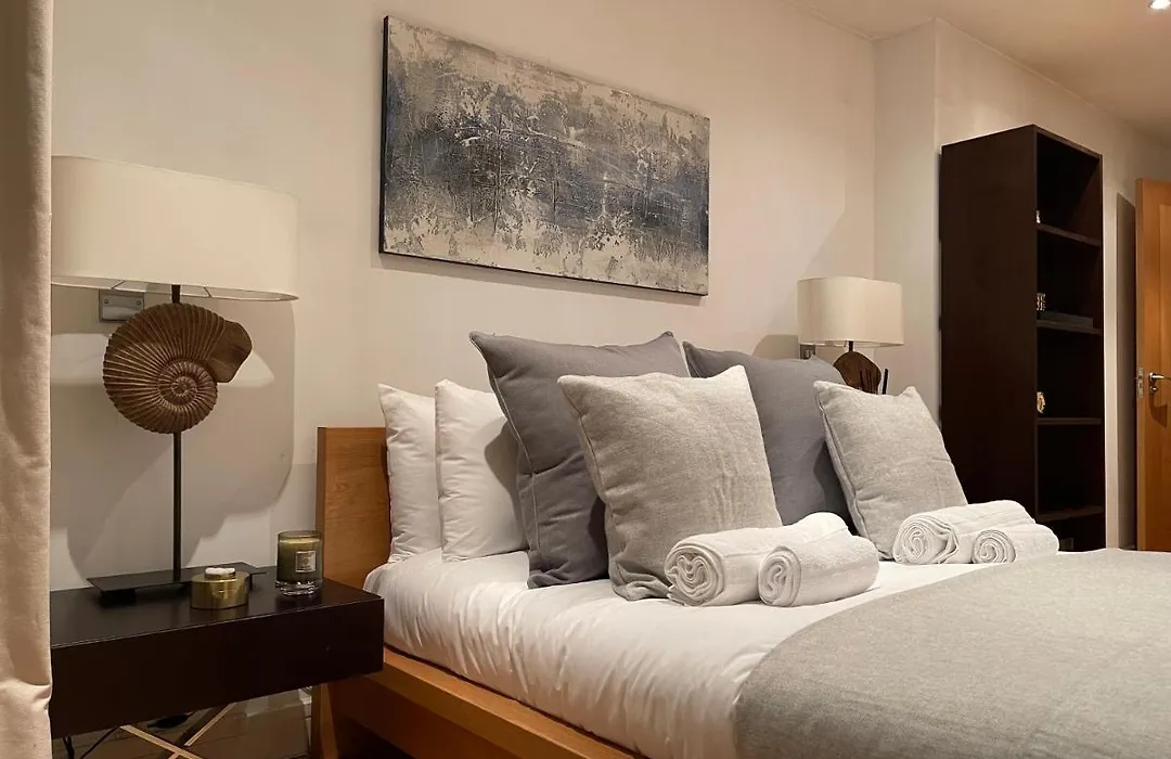 Stunning Westminster Apartment - 9 Albert-1