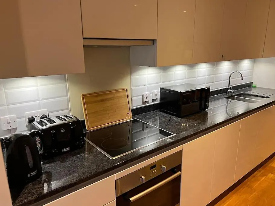 Modern 2 Bed - Olympic Park Stratford-1