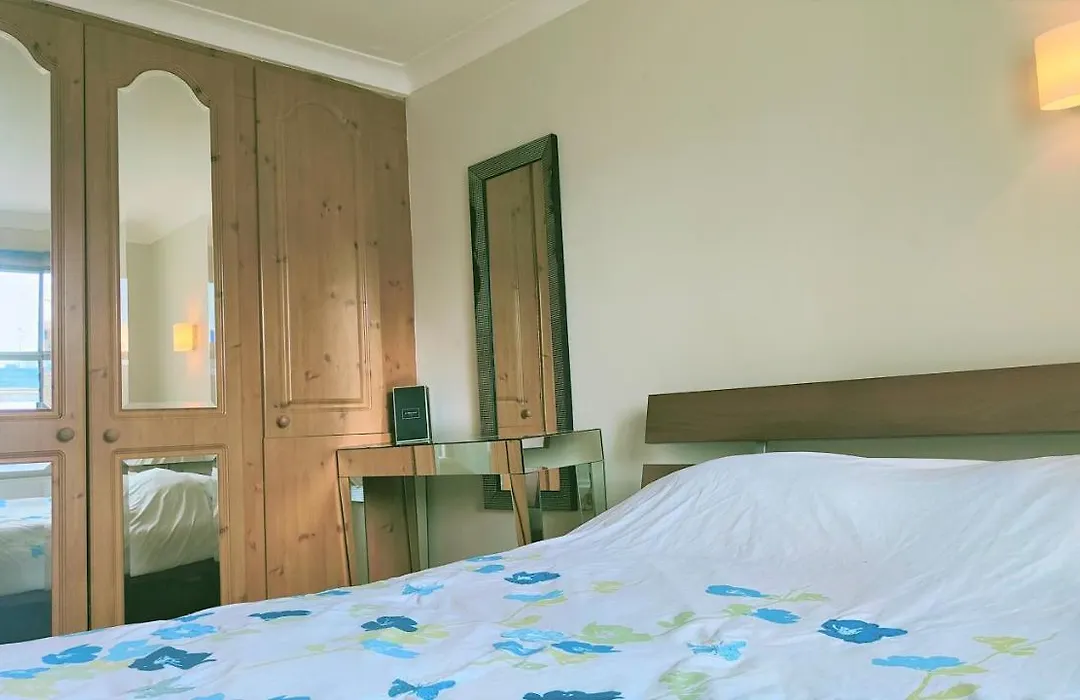 Victorian Pimlico Retreat: Spacious One-Bedroom with Prime Location-1