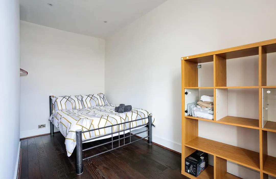 Entire Luxurious Flat Sleeps 4 Persons-1