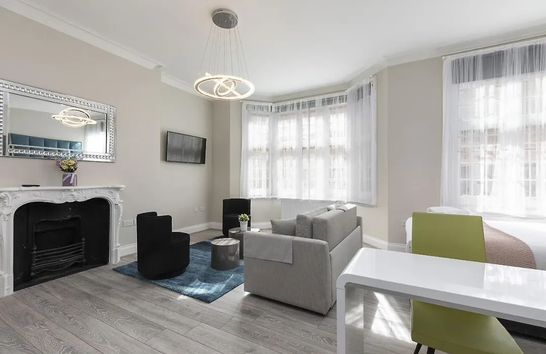 Air Conditioned Apt High St Kensington-1